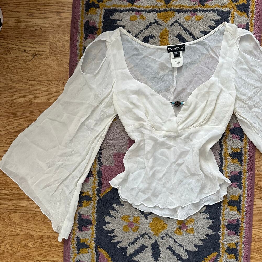 Y2K Bebe White Bell Sleeve Top Cold Shoulder Plunge Fairy Boho - Picture 3 of 7